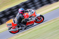 enduro-digital-images;event-digital-images;eventdigitalimages;mallory-park;mallory-park-photographs;mallory-park-trackday;mallory-park-trackday-photographs;no-limits-trackdays;peter-wileman-photography;racing-digital-images;trackday-digital-images;trackday-photos